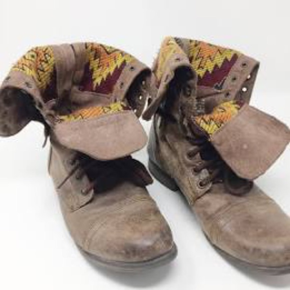 Brown fold over motto boots with Aztec design
